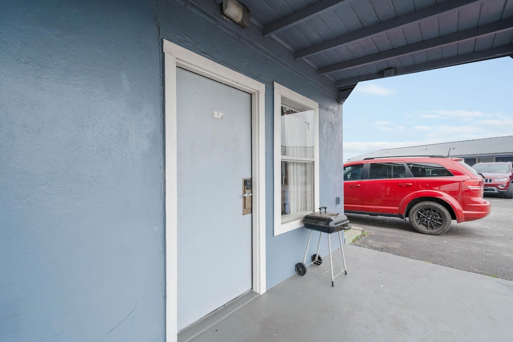 OYO Hotel Rockport Bay View - photo 40