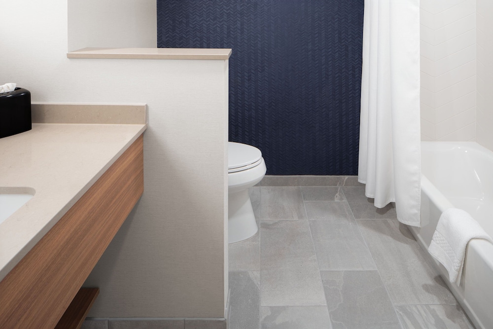 Fairfield by Marriott Inn & Suites Whitsett Greensboro East - photo 17