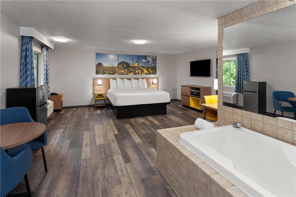Days Inn & Suites by Wyndham Kaukauna WI - photo 21