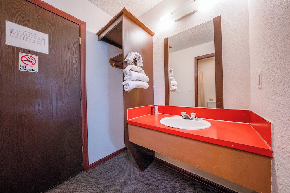 Unicorn Inn by OYO Portland - photo 38