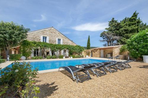 Villa With in Uchaux With Wonderful Mountain View Private — 4-Star Luxury Hotel in Serignan-Du-Comtat, France