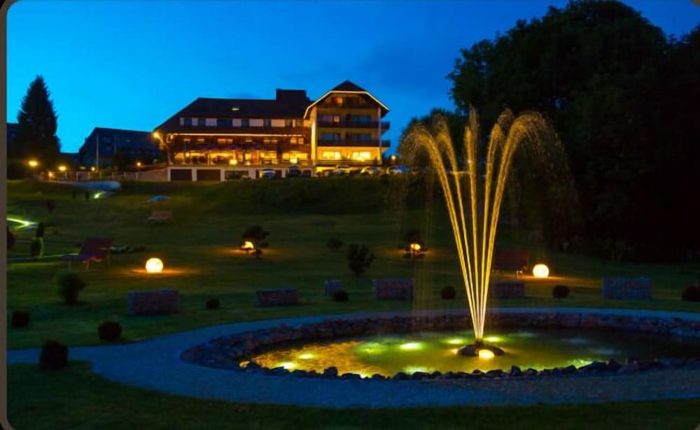 Hegers Waldlust - carbon neutral hotel in Hausern
