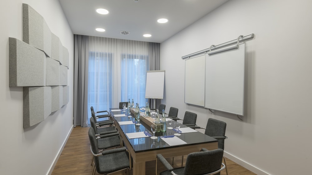 Holiday Inn Express Hotel & Suites Schulenburg by IHG - photo 89