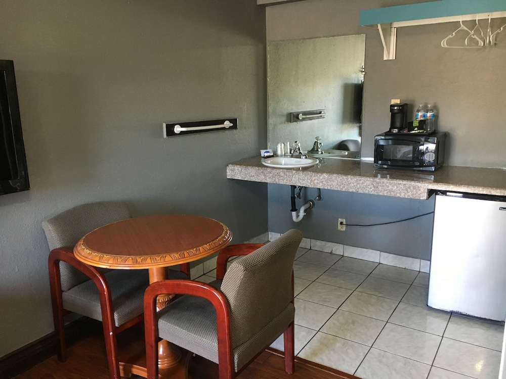 Eagle Inn Motel - photo 16
