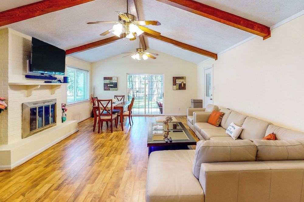 Lake Livingston Hideaway Peaceful Waterfront Home 19222643 — Coldspring