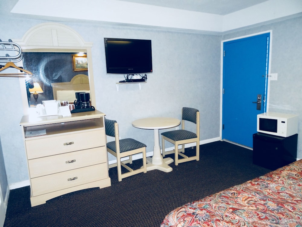Village Inn and Suites - photo 6