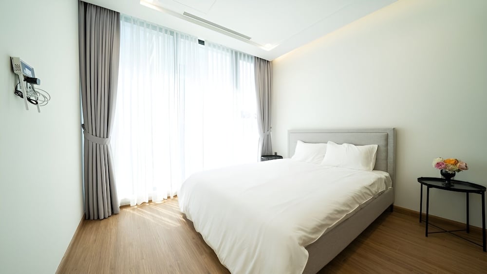 Vinhome Metropolis Service Apartment — 4-Star Luxury Hotel in Hanoi, Vietnam
