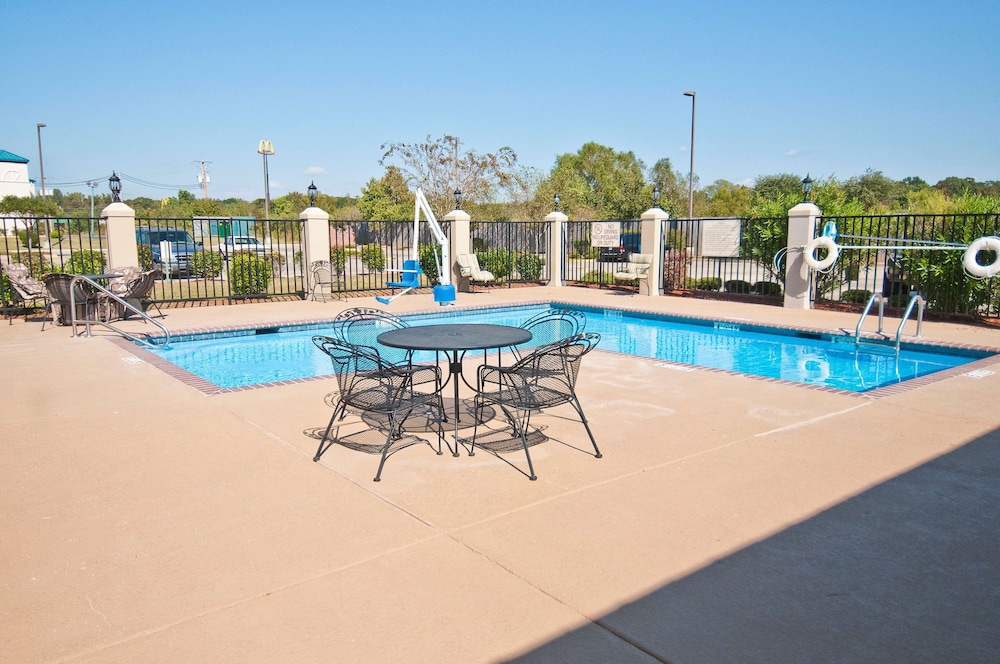 Hampton Inn Canton - photo 39