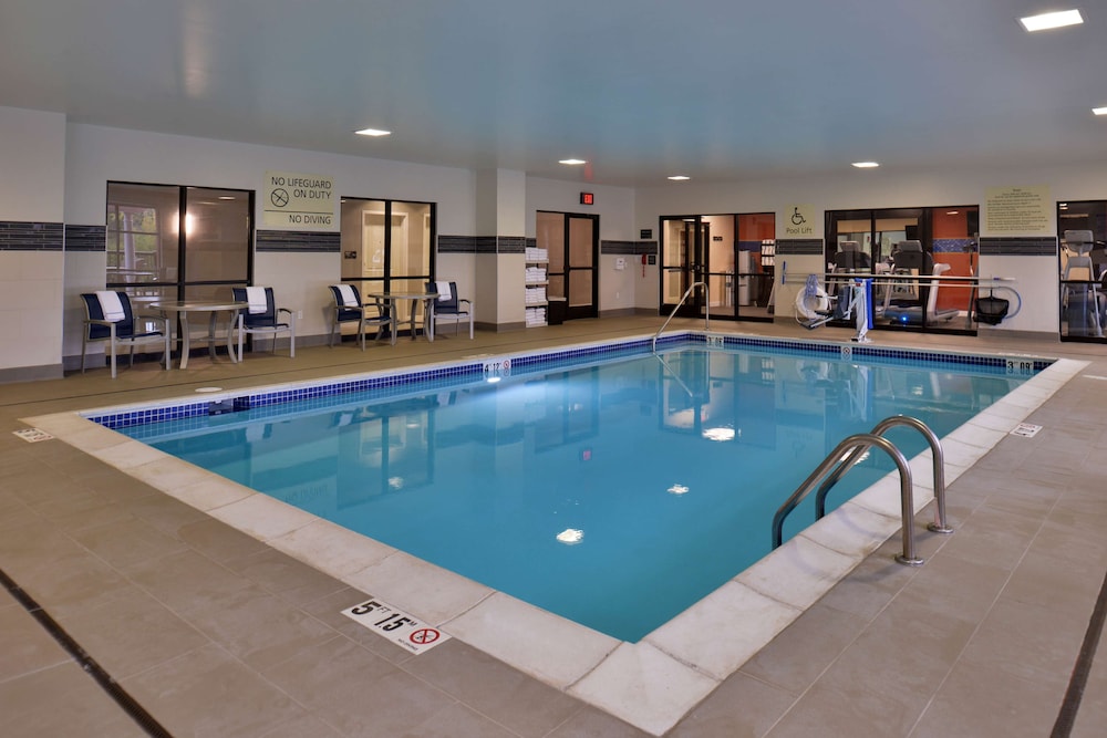 Hampton Inn & Suites Ann Arbor West - photo 42