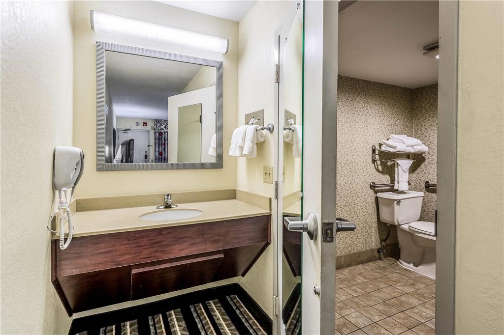 Clarion Pointe Huntsville Research Park - photo 23