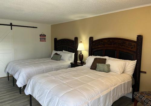 Ballparks Inn - photo 8