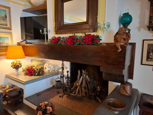 Tuscany Villa Gorello. Villa in Toscana. Jacuzzi con tetto in cristallo piscina — 4-Star Luxury Hotel in Arezzo, Italy