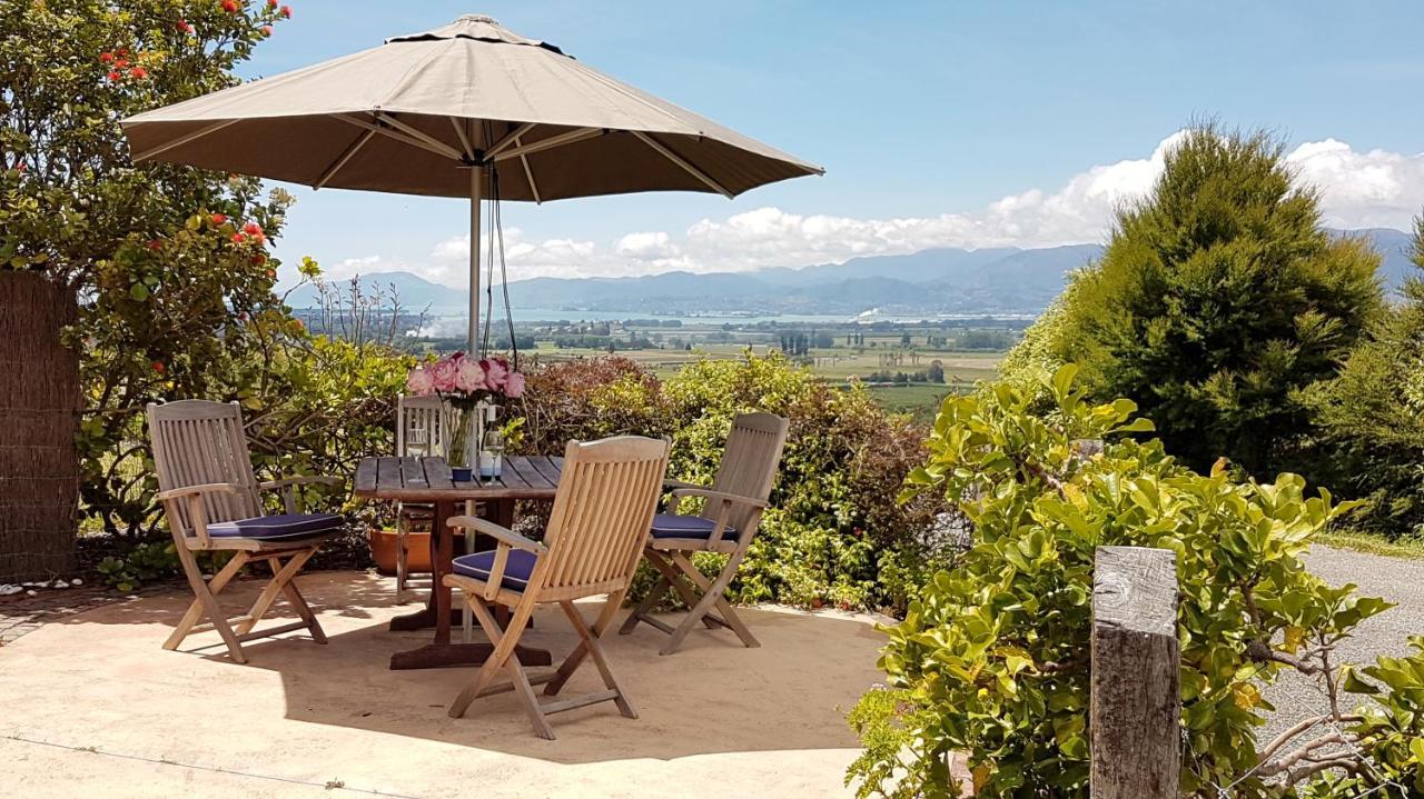 Golden Hills Farm Cottage with Swimming Pool — 5-Star Luxury Hotel in Brightwater, New Zealand