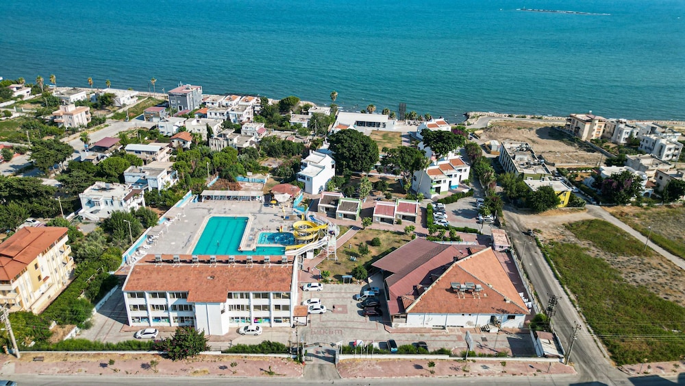 Blackstone Beach Hotel — hotel in Karatas