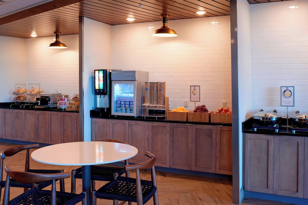 Fairfield Inn & Suites by Marriott Columbus IN - photo 20