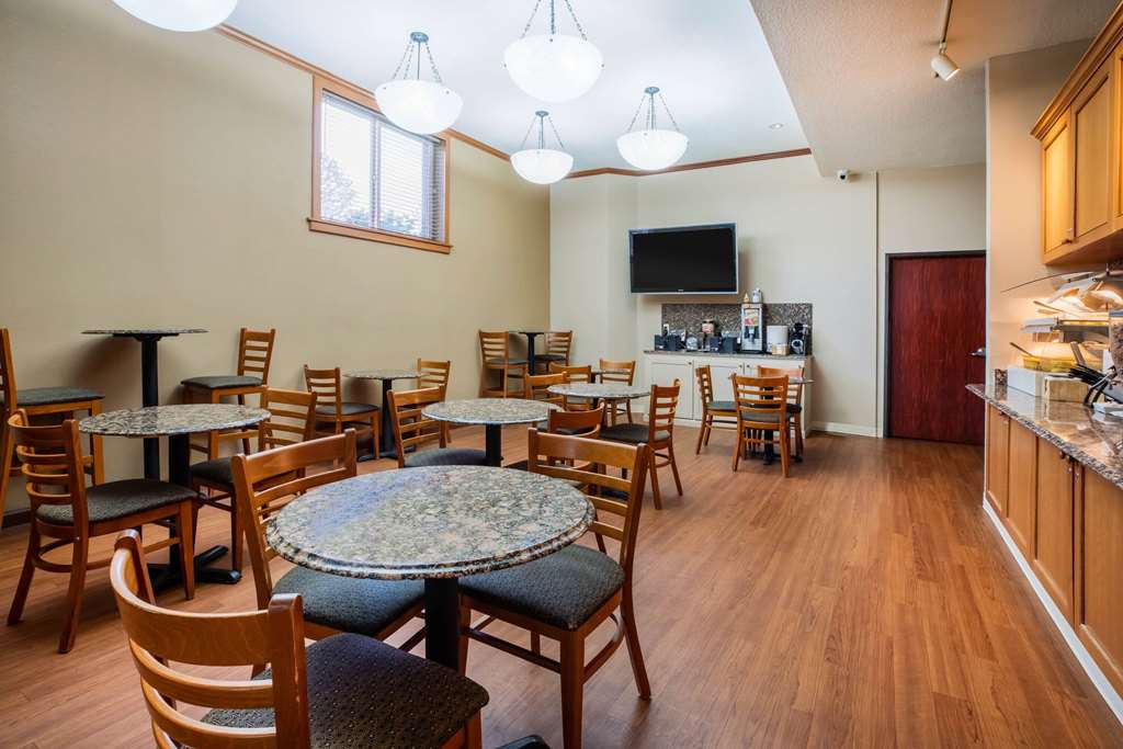 La Quinta Inn & Suites by Wyndham Portland Airport - photo 26