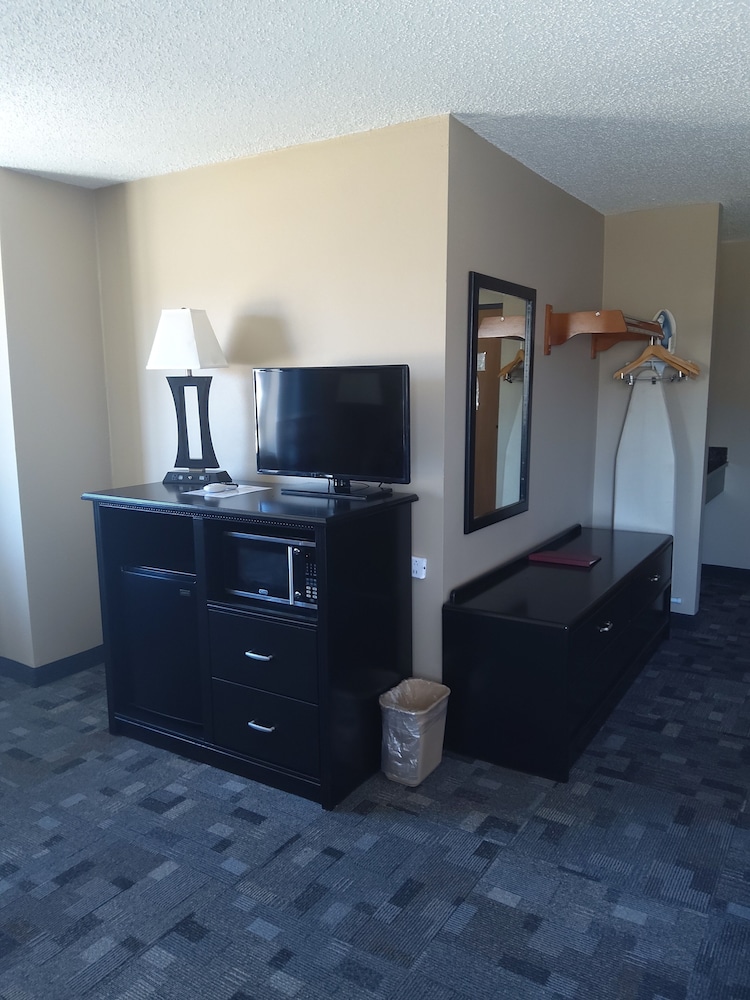 Super 8 by Wyndham Estherville - photo 9