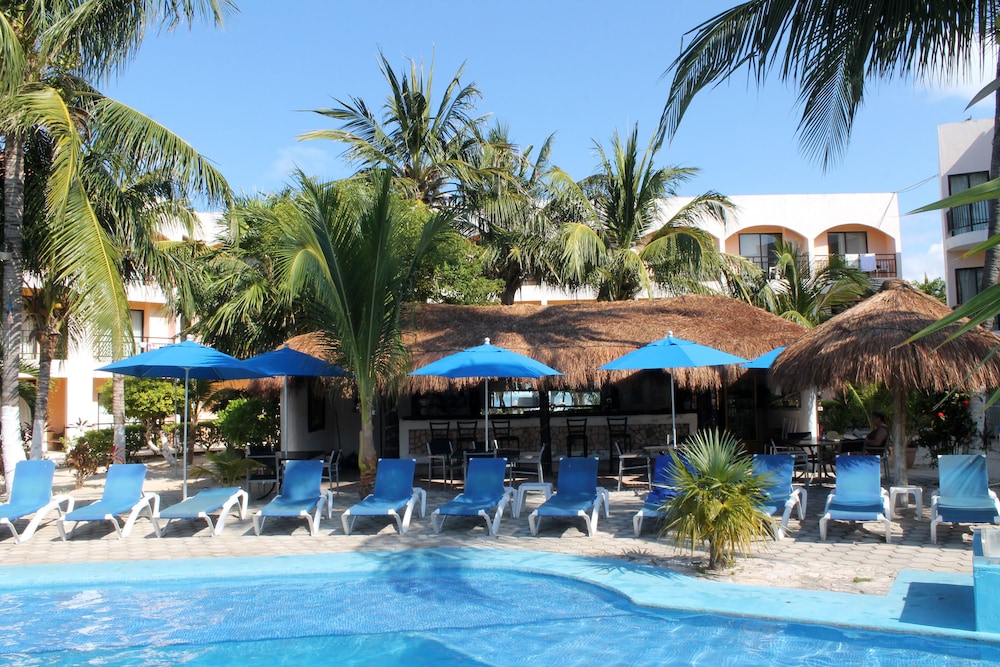 Poolside bar
