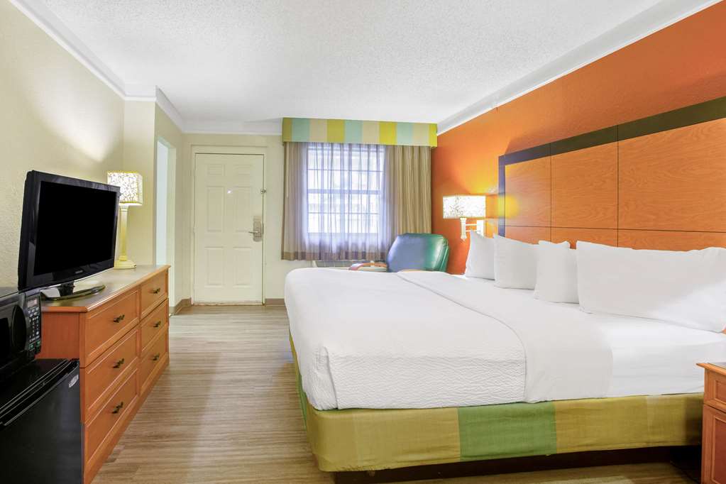 La Quinta Inn by Wyndham Victoria - photo 29