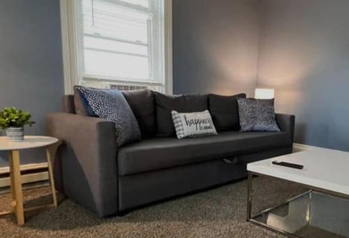 Sleeps 20 6 Bedrooms with 13 Beds plus Parking and WIFI in New Castle, United States