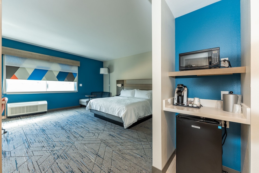 Holiday Inn Express & Suites Charlottesville by IHG - photo 25