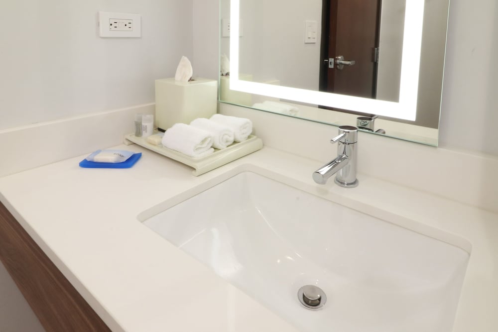 Holiday Inn Express & Suites Ensenada Centro by IHG