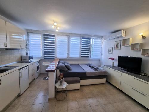 Omiš centar studio apartment — 4-Star Luxury Hotel in Omis, Croatia