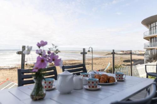 2 Bed Beach House in a fantastic sea front setting — 4-Star Luxury Hotel in Bideford, United Kingdom