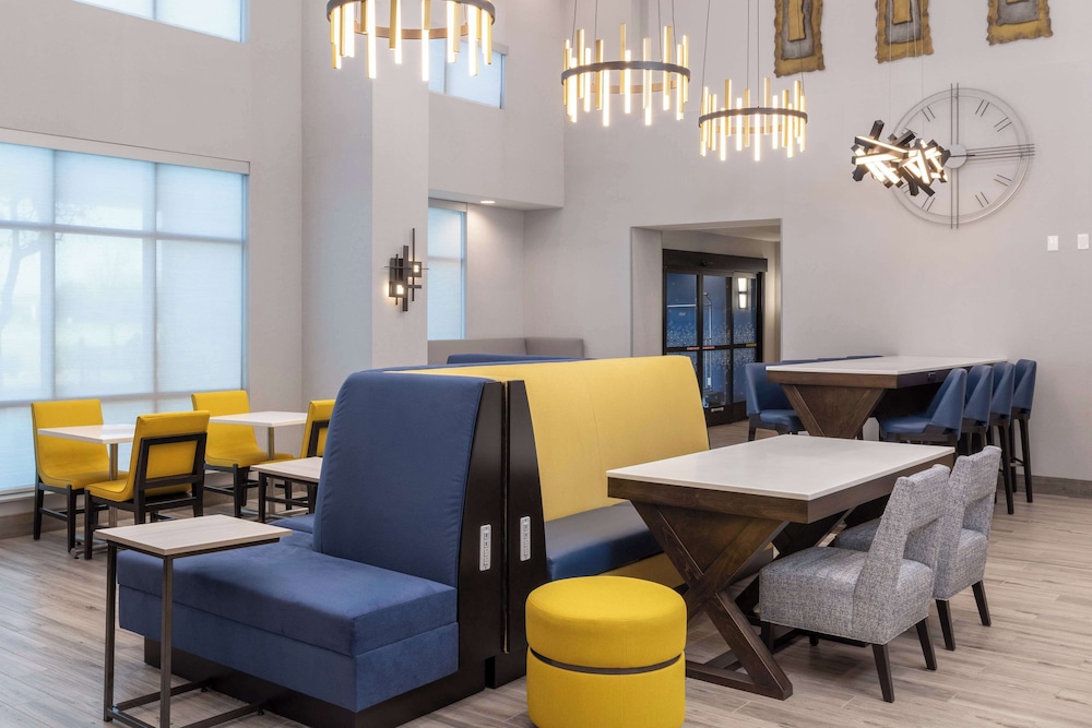 Hampton Inn & Suites Manteca - photo 2