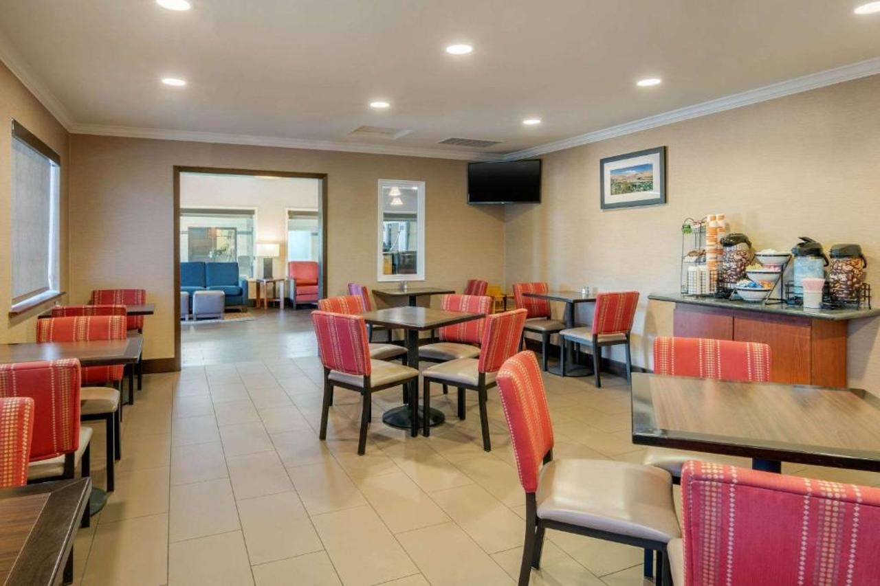 Comfort Inn Columbia Gorge - photo 15