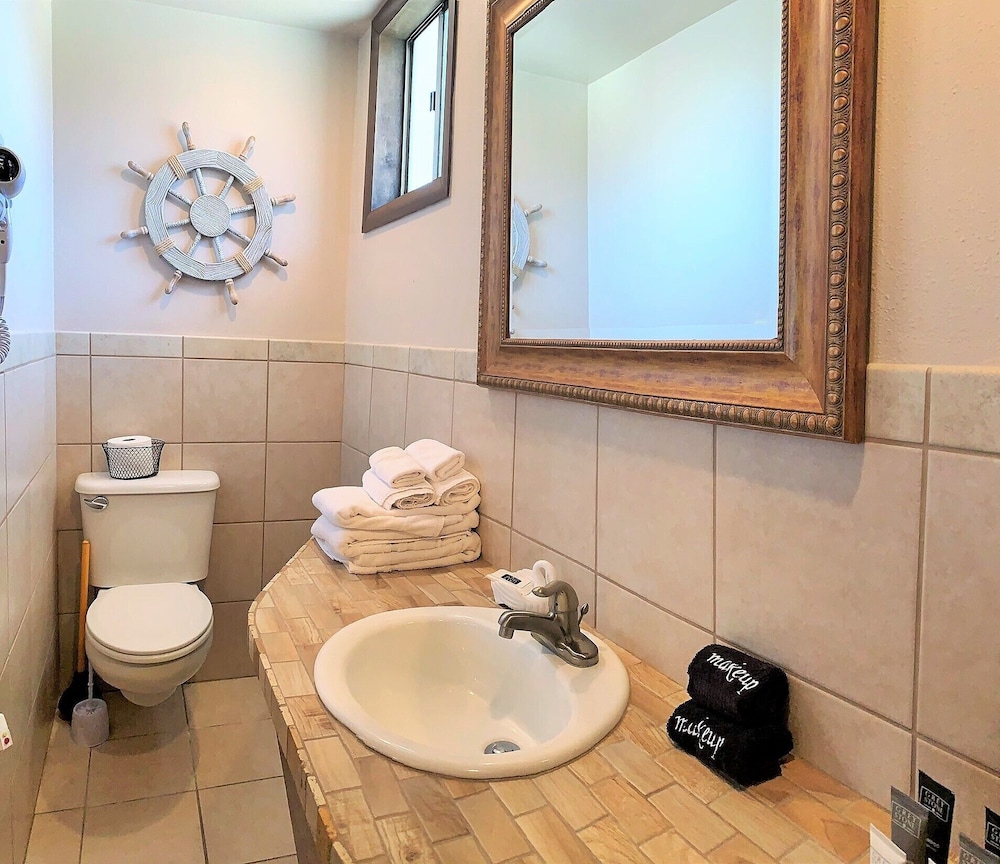 Breakers Boutique Inn - photo 117