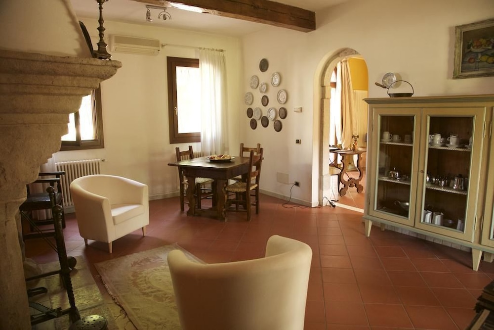 Alla Cedrara agriturismo — 4-Star Luxury Hotel in Ferrara, Italy