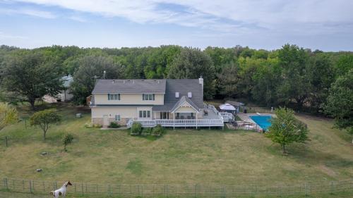 Meadowlark Creek fishing Pool Nature — hotel in Benton