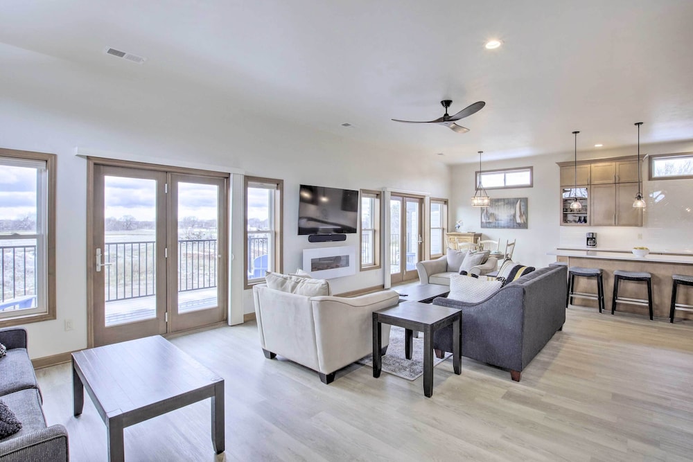Spacious Recently Built Home Less Than 1 Mi to Lake — Malone — photo 4