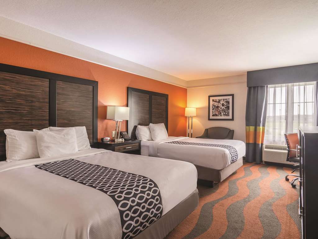 La Quinta Inn & Suites by Wyndham Prattville - photo 16