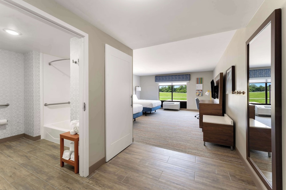Hampton Inn Milford - photo 26