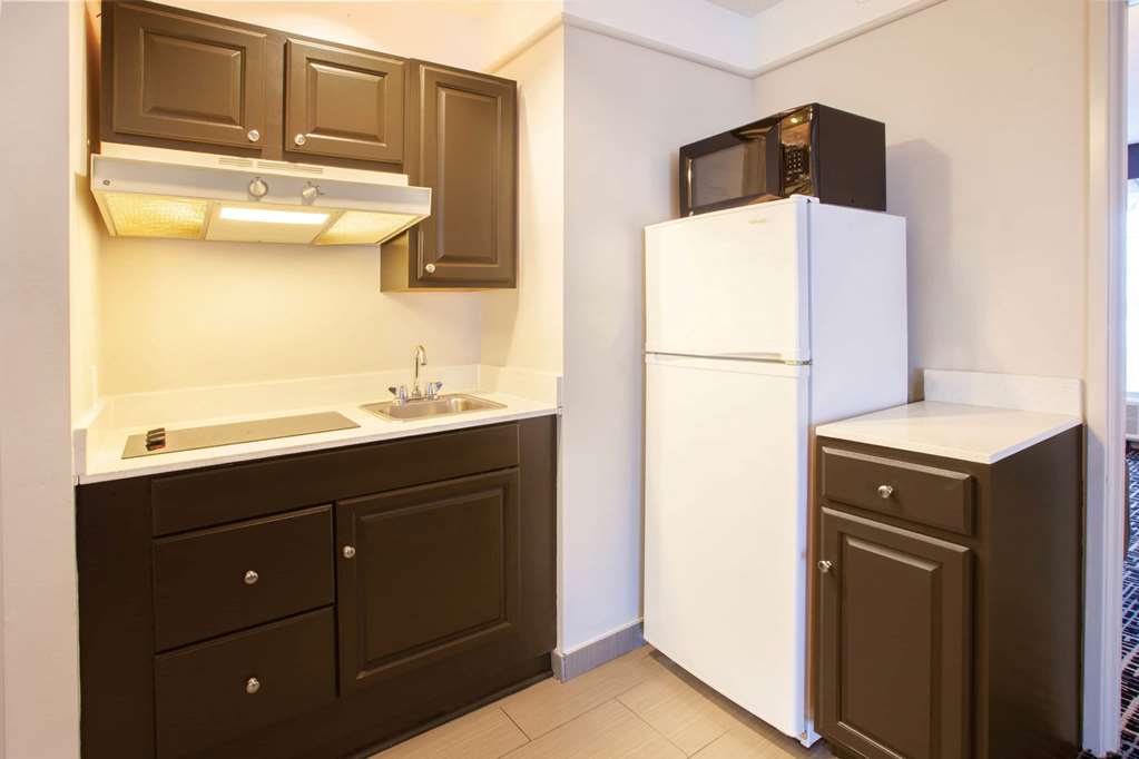 La Quinta Inn & Suites by Wyndham Cincinnati Airpt Florence - photo 26