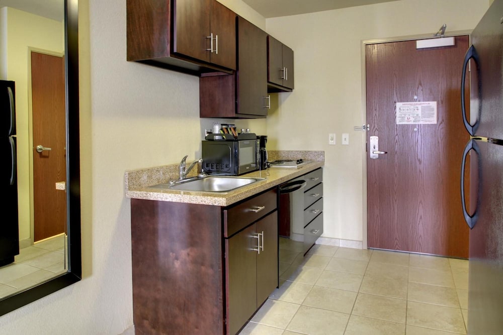 Cobblestone Inn and Suites Winterset - photo 23