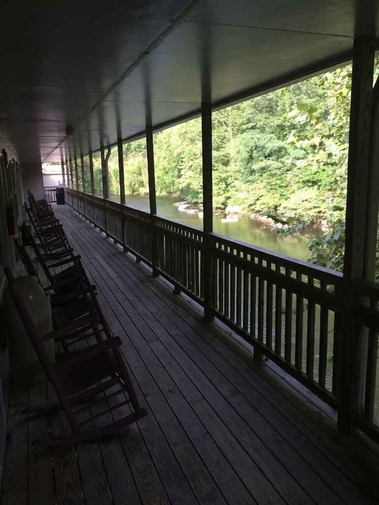 Drama Inn - photo 18