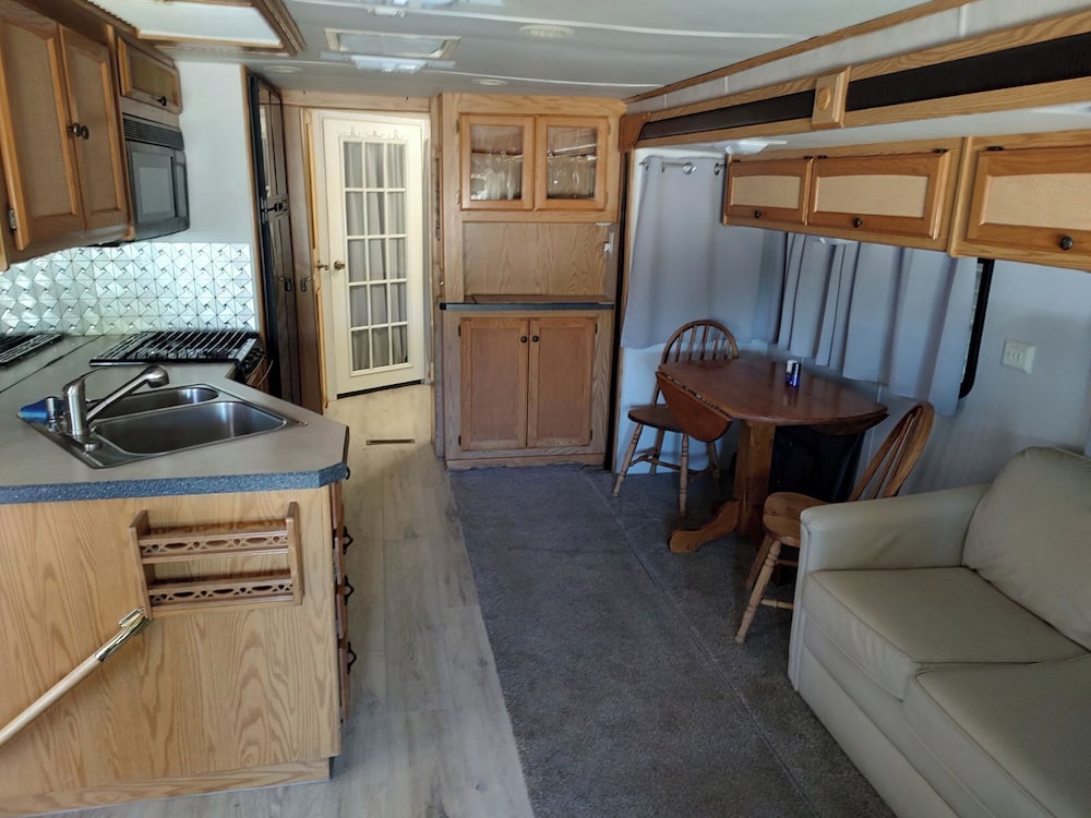 Vigilante Inn Covered Wagon - photo 7