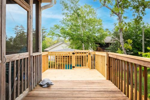 Woodlands Wonder by Oak Island Accommodations - photo 21