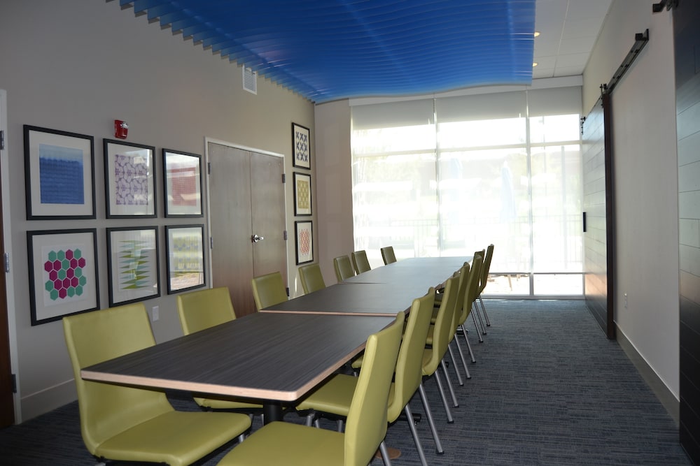 Holiday Inn Express & Suites Goodlettsville N Nashville by IHG - photo 37