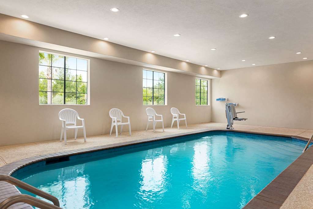 Days Inn & Suites by Wyndham Greater Tomball - photo 8