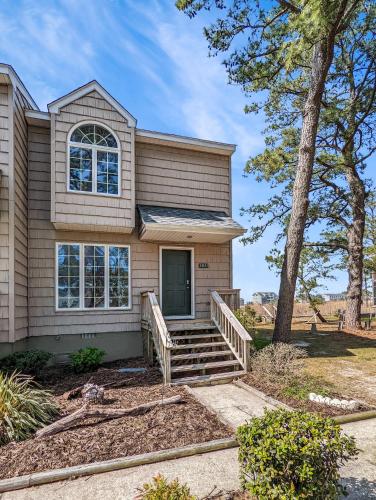 Marsh Point Screened Porch & Shared Dock in Chincoteague, United States