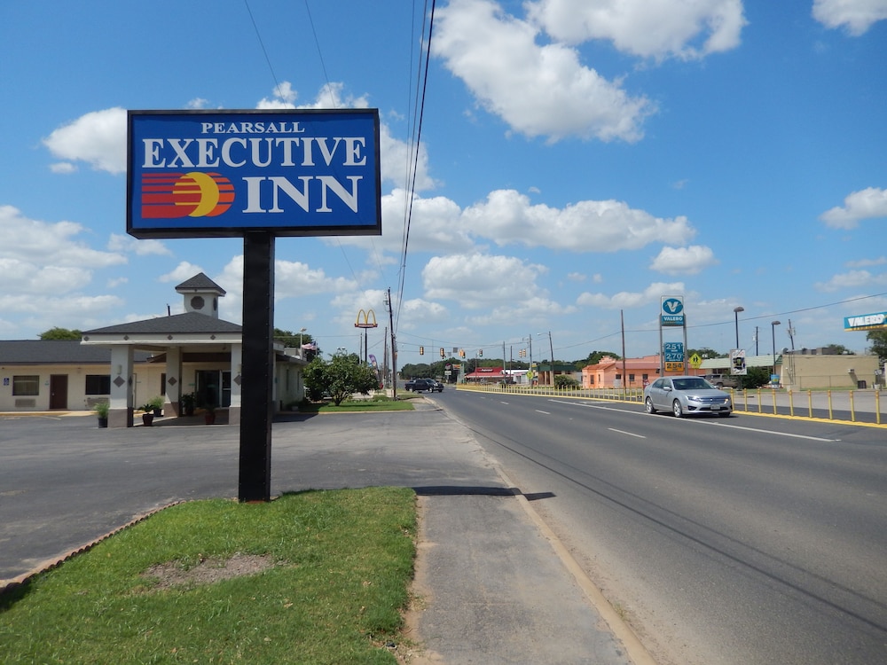 Pearsall Executive Inn - photo 29