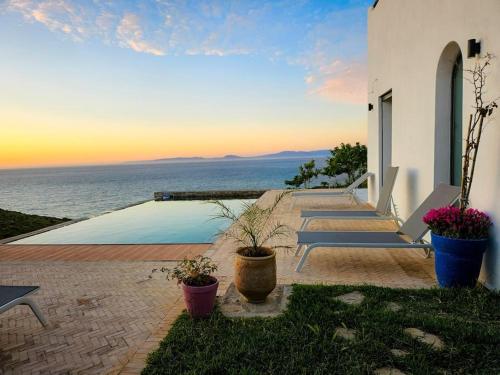Très belle villa avec piscine et vue incroyable sur mediterannée — 4-Star Luxury Hotel in Tangier, Morocco