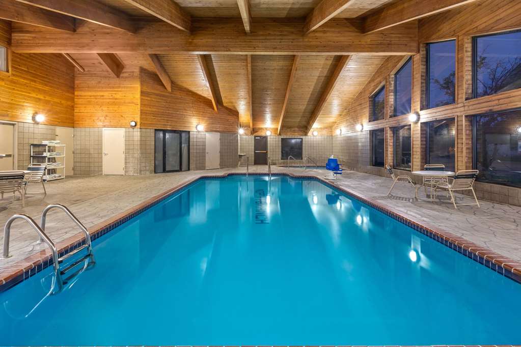 AmericInn by Wyndham North Branch - photo 10