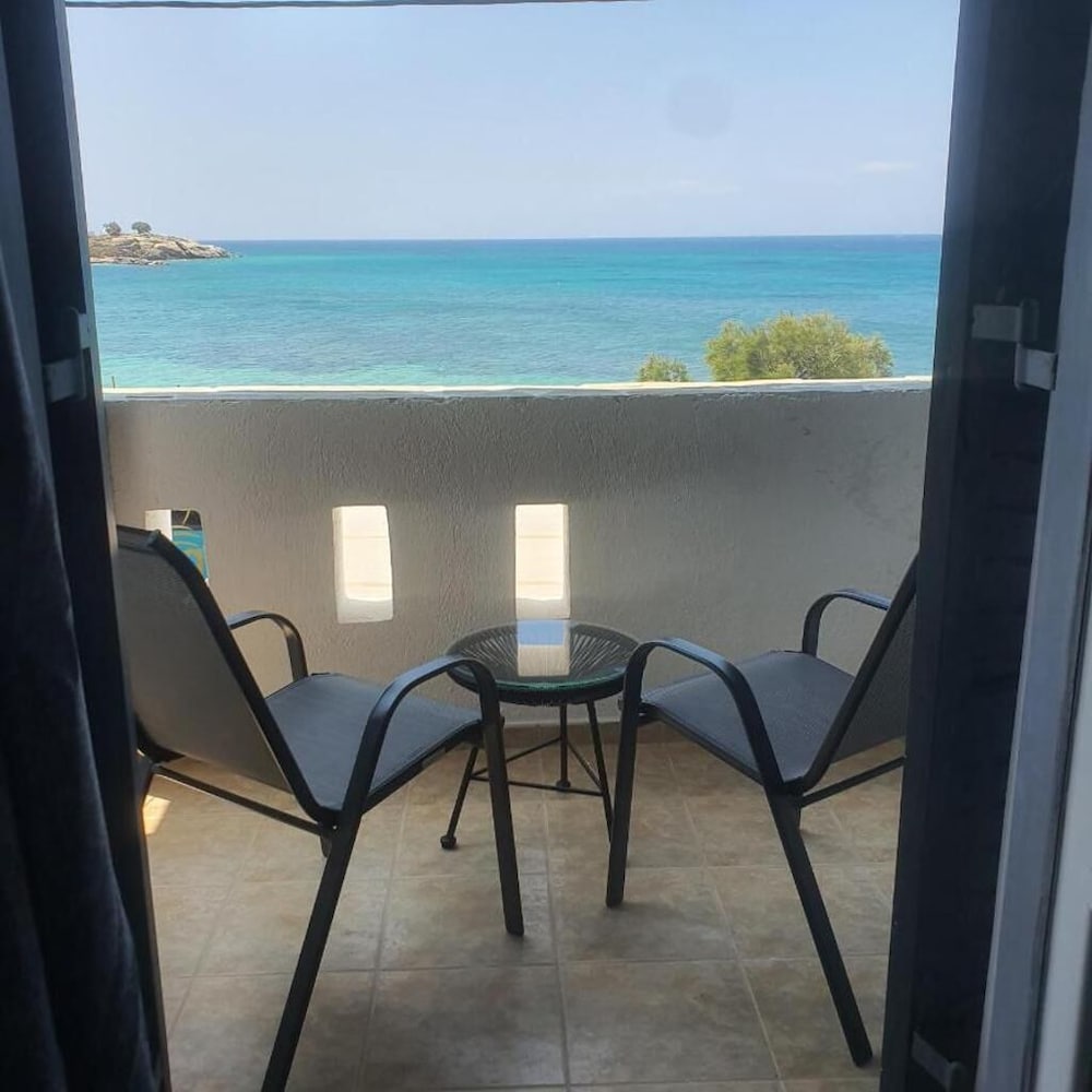 Step By Step Studios - carbon neutral hotel in Naxos