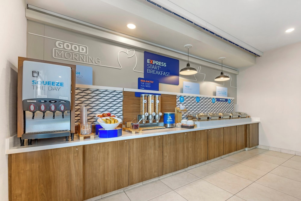 Holiday Inn Express & Suites Astoria by IHG - photo 51
