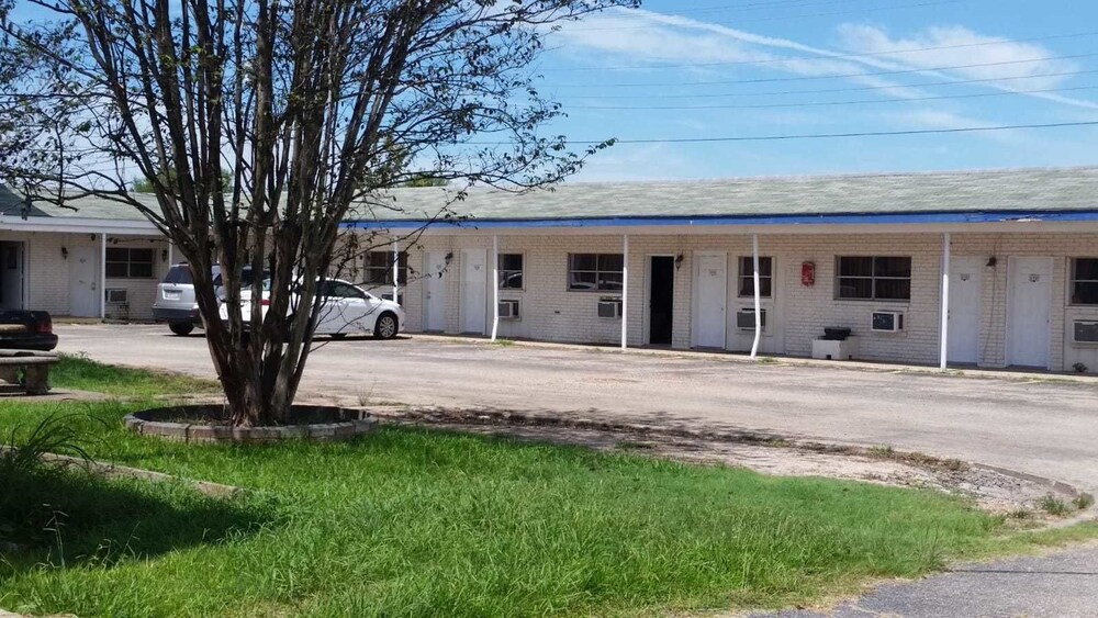 Knights Inn Giddings - featured photo